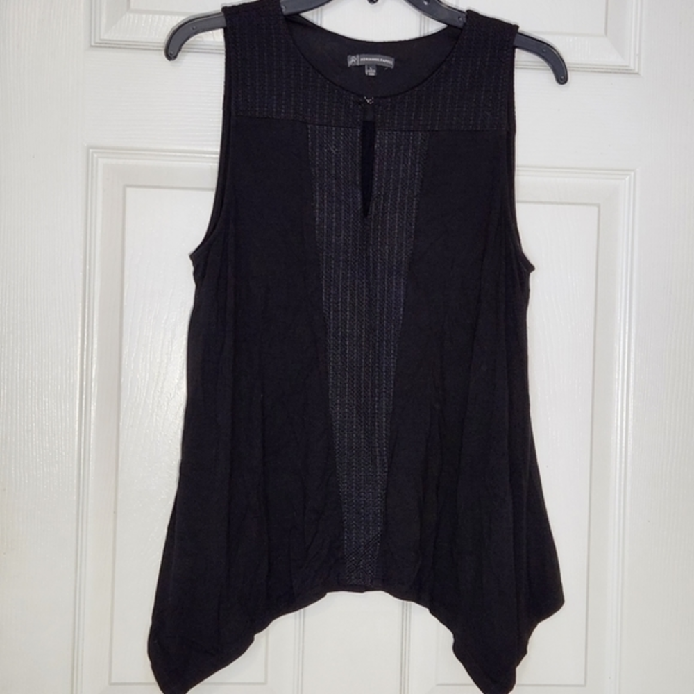 Adrianna Papell Large Sleevelss Blouse Longer sides,Flowy, Knit‎ accents